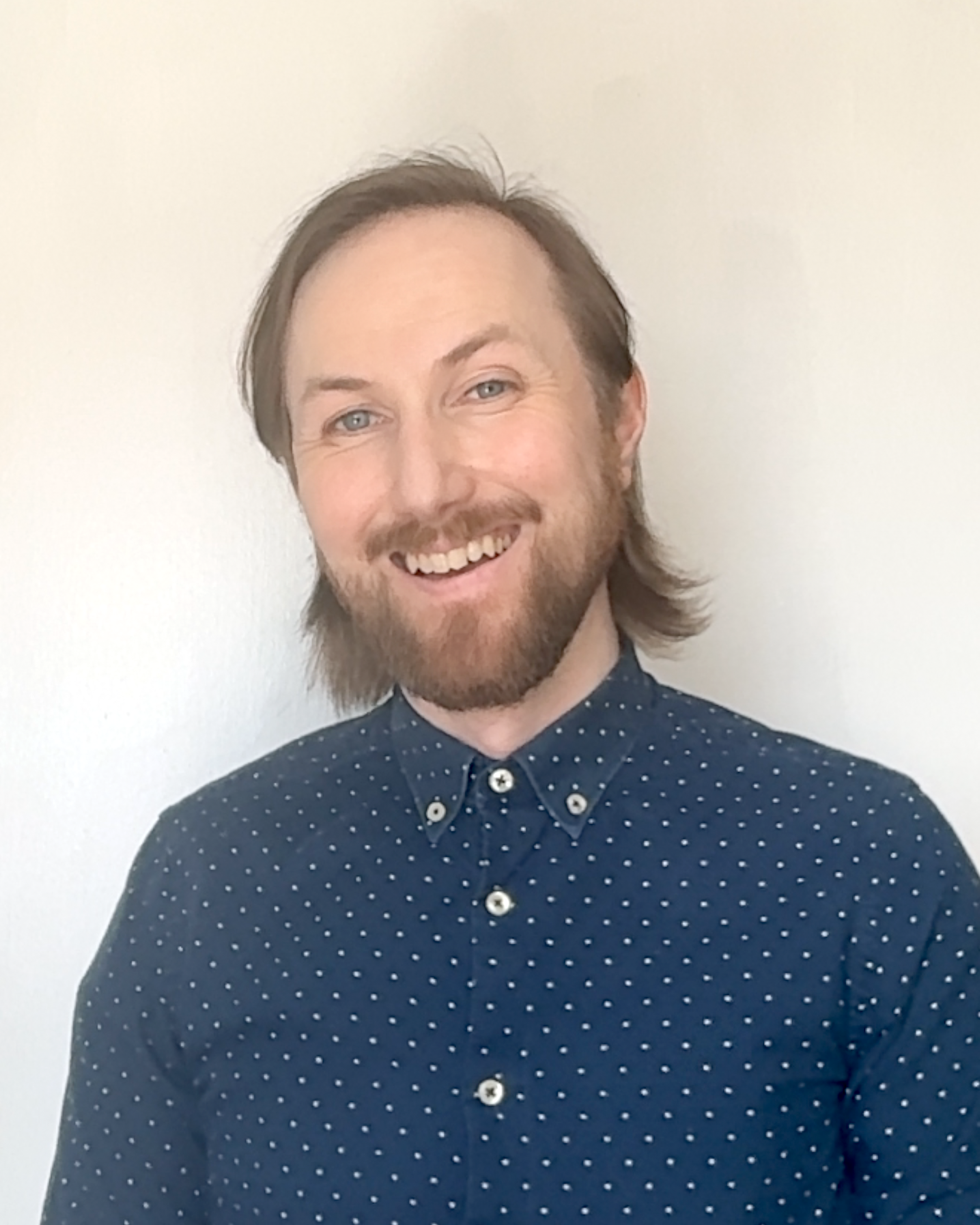 OddlyOaktree's Headshot image profile for voiceover acting and performance voice work in indie animation and video games.